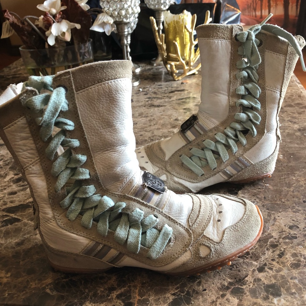 Athletic shoes